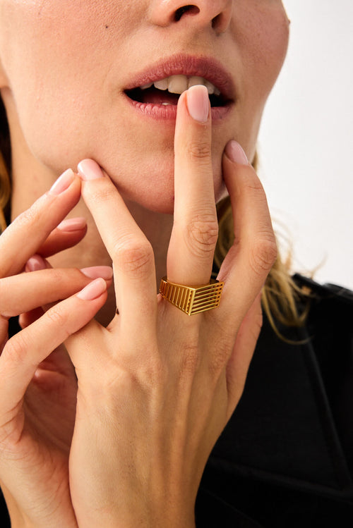 Close-up of the gold Interspace Ring worn on the hand